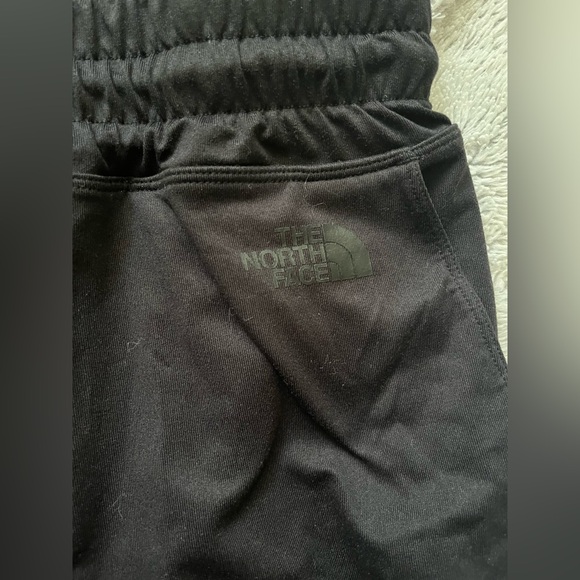 Gently used women’s the north face large black cropped motivation jogger - Picture 2 of 5